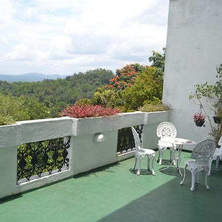 Banda Casa, Kandy Bagian luar foto
